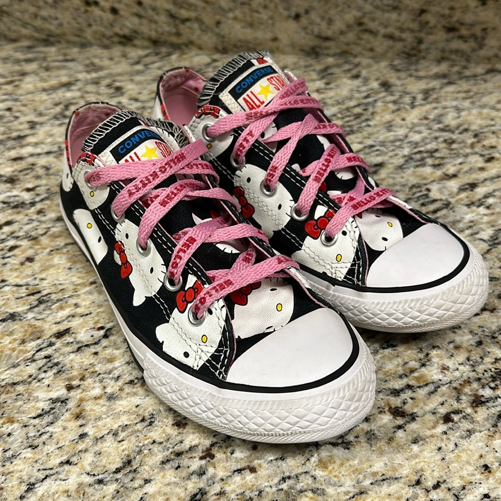 Girls Hello Kitty Converse All Star, Size 2.